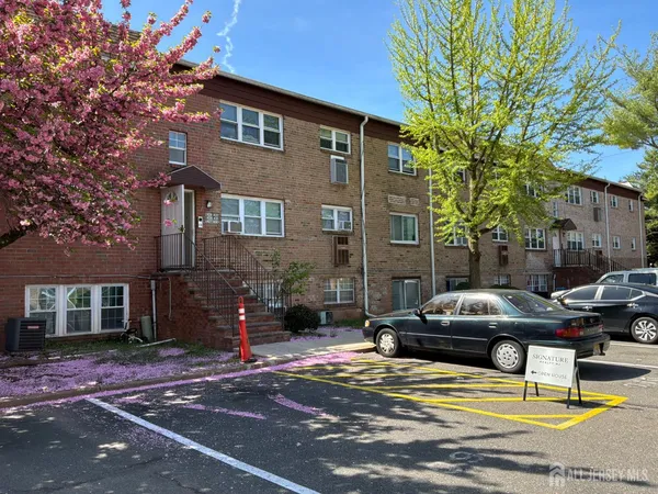 $290,000 | 432 College Drive, Unit 432, Edison, NJ 08817