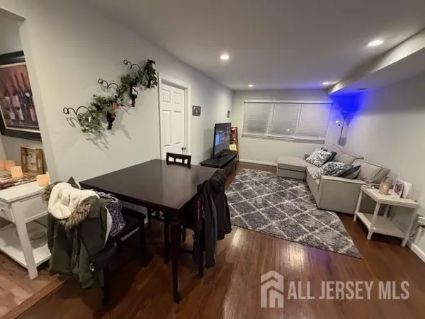 $290,000 | 432 College Drive, Unit 432, Edison, NJ 08817