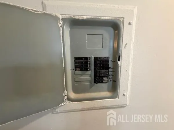 $290,000 | 432 College Drive, Unit 432, Edison, NJ 08817