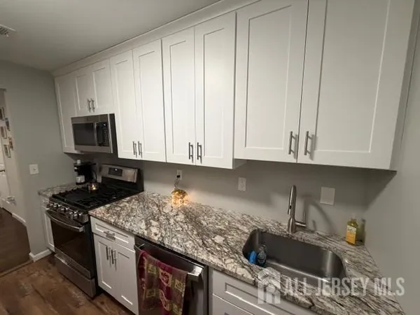 $290,000 | 432 College Drive, Unit 432, Edison, NJ 08817