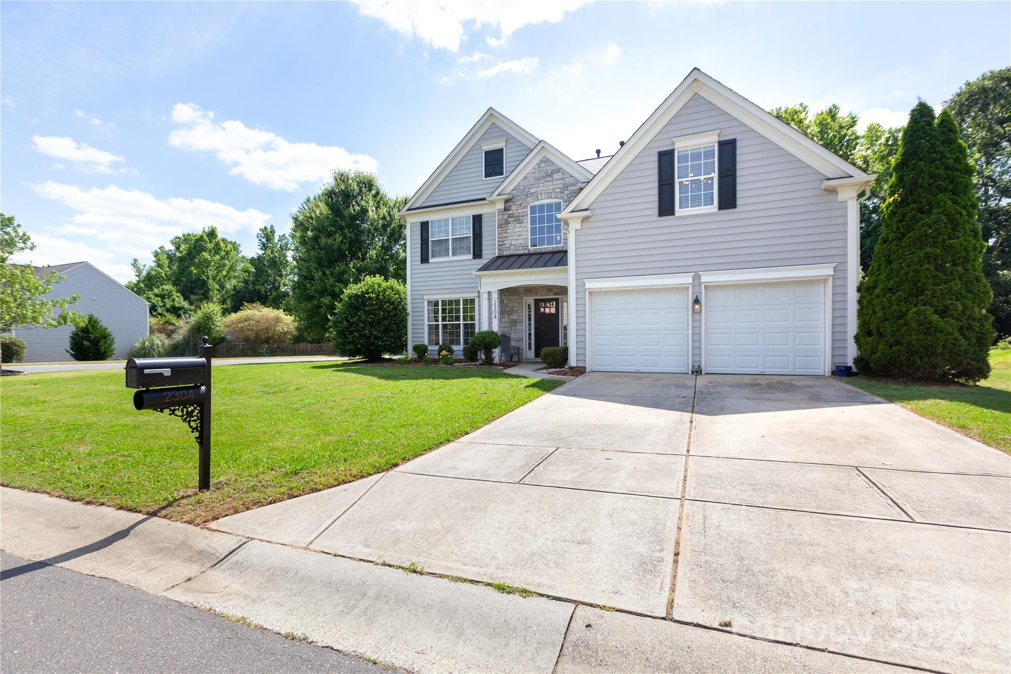 2304 Coltsgate Road Waxhaw, NC 28173 - Photo 27 of 29 a front view of house with yard and green space