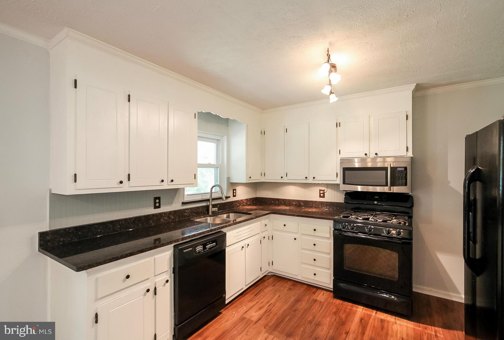 13088 Elk Ridge Road Fredericksburg, VA 22406 - Photo 7 of 30 Kitchen with Gas cooking