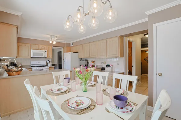 $699,900 | 229 Tudor Lane, Schaumburg, IL 60193