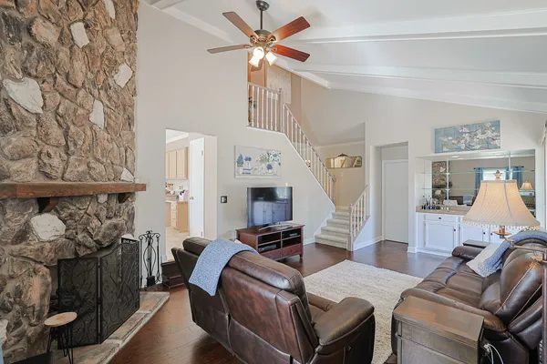 $699,900 | 229 Tudor Lane, Schaumburg, IL 60193