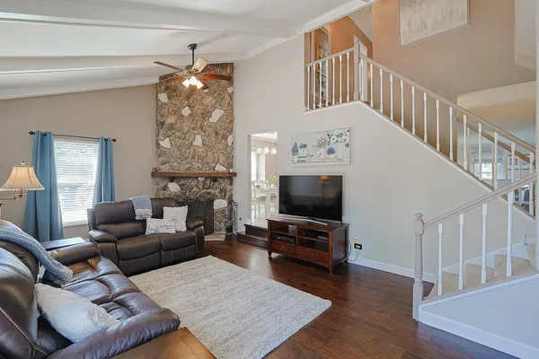 $699,900 | 229 Tudor Lane, Schaumburg, IL 60193