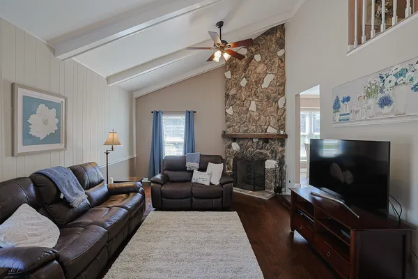 $699,900 | 229 Tudor Lane, Schaumburg, IL 60193