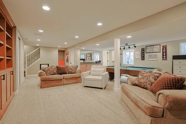 $699,900 | 229 Tudor Lane, Schaumburg, IL 60193