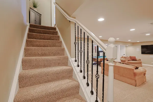 $699,900 | 229 Tudor Lane, Schaumburg, IL 60193