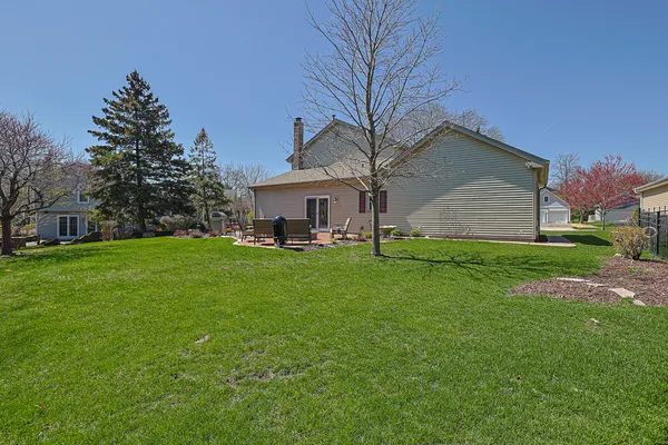 $699,900 | 229 Tudor Lane, Schaumburg, IL 60193