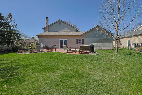 $699,900 | 229 Tudor Lane, Schaumburg, IL 60193