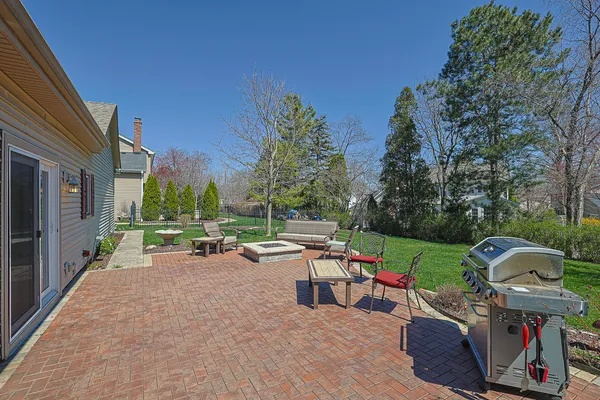 $699,900 | 229 Tudor Lane, Schaumburg, IL 60193