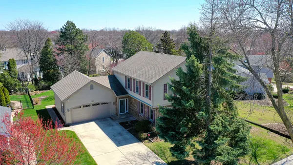 $699,900 | 229 Tudor Lane, Schaumburg, IL 60193