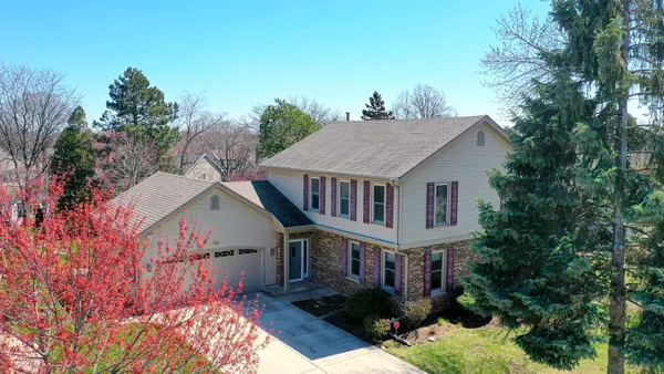 $699,900 | 229 Tudor Lane, Schaumburg, IL 60193