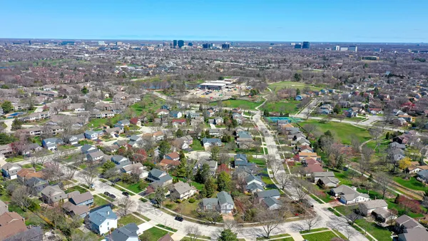 $699,900 | 229 Tudor Lane, Schaumburg, IL 60193