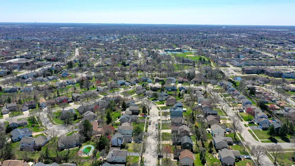 $699,900 | 229 Tudor Lane, Schaumburg, IL 60193