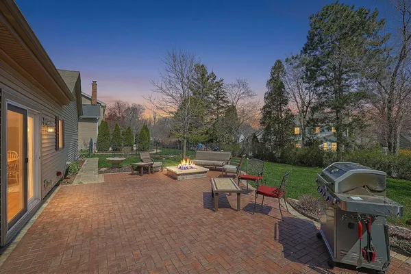 $699,900 | 229 Tudor Lane, Schaumburg, IL 60193