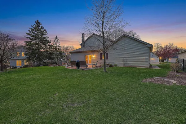 $699,900 | 229 Tudor Lane, Schaumburg, IL 60193