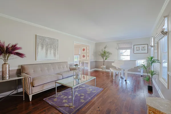 $699,900 | 229 Tudor Lane, Schaumburg, IL 60193