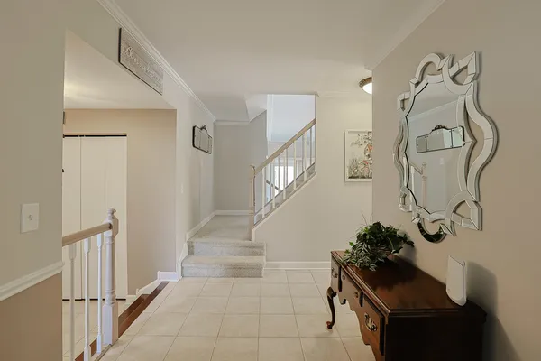 $699,900 | 229 Tudor Lane, Schaumburg, IL 60193