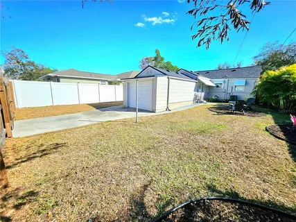 a view of backyard with a garden