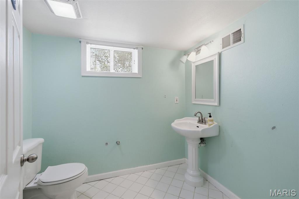 1800 Patterson Road Florissant, MO 63031 - Photo 31 of 43