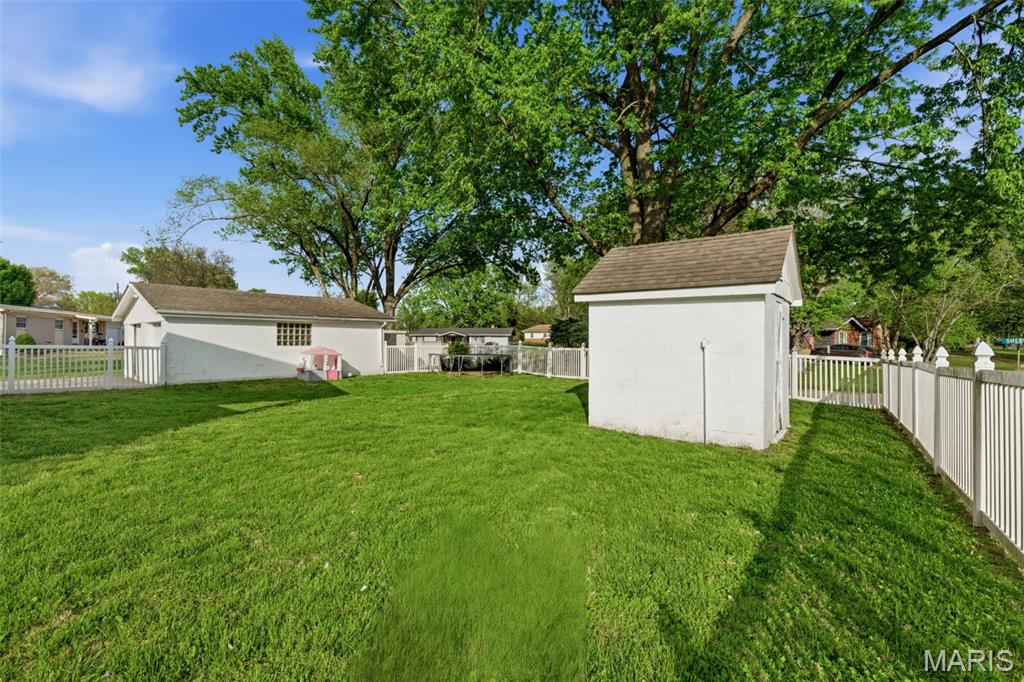 1800 Patterson Road Florissant, MO 63031 - Photo 39 of 43