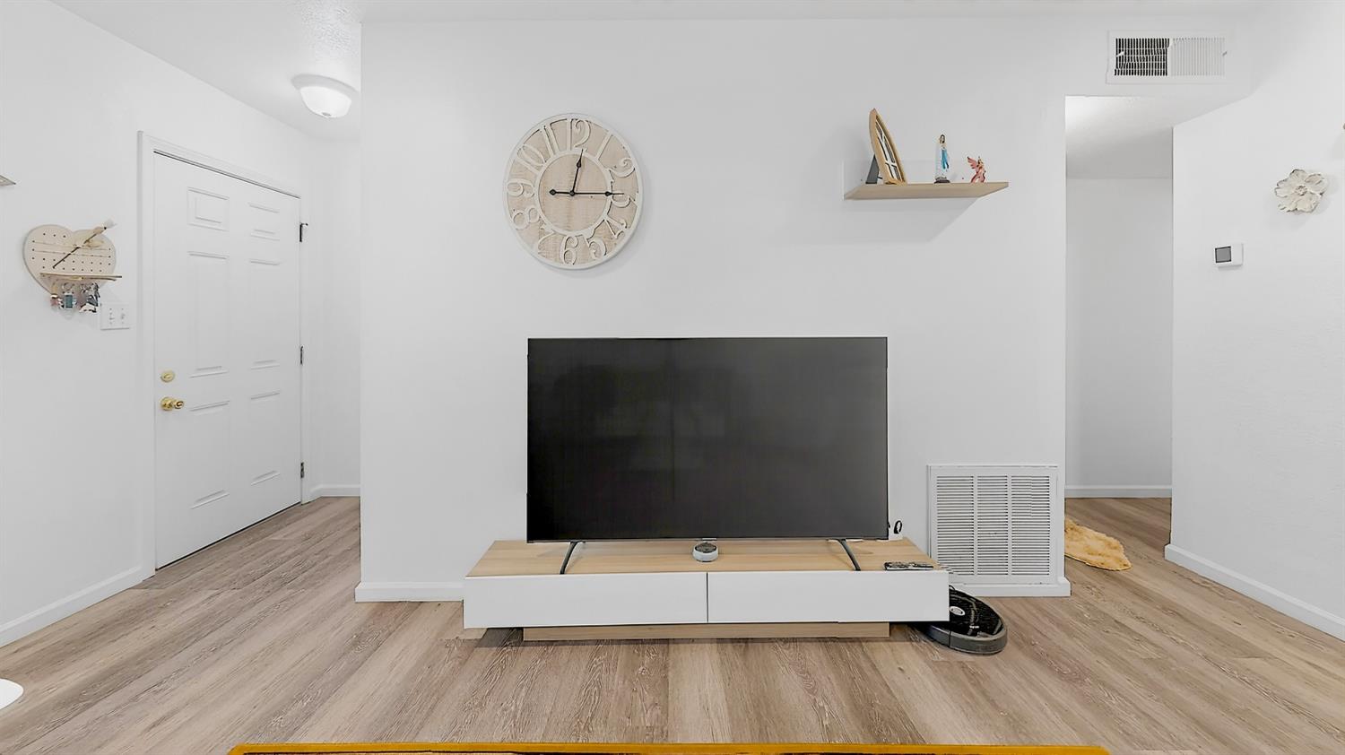 617 West Granger Avenue, Unit 66 Modesto, CA 95350 - Photo 6 of 46 a living room with furniture and a flat screen tv