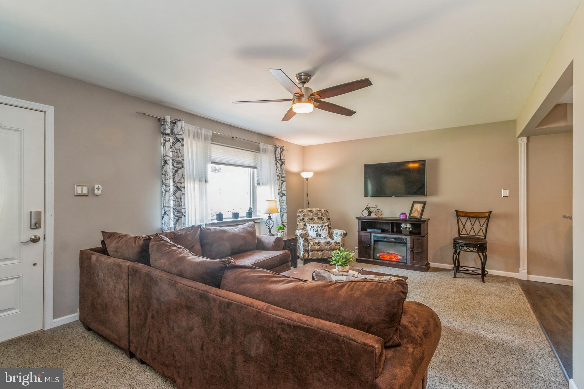 259 South Maple Avenue Maple Shade, NJ 08052 - Photo 3 of 25 Living Room