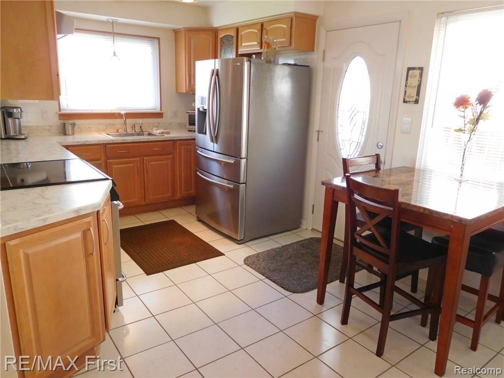 13004 Common Road Warren, MI 48088 - Photo 7 of 20 2 GORGEOUS REMODELED KITCHEN (1).jpg