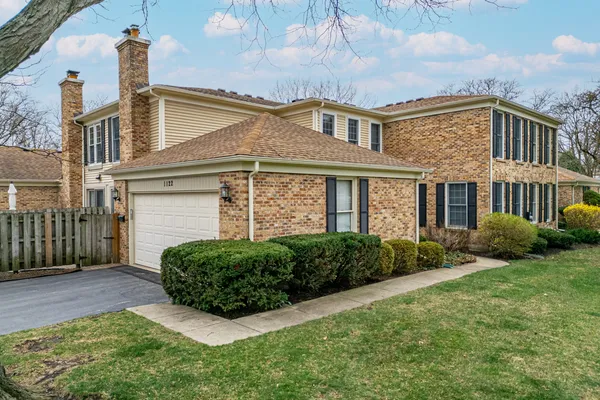 $530,000 | 1122 Creekside Drive, Wheaton, IL 60189