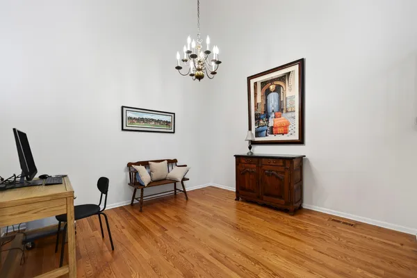 $530,000 | 1122 Creekside Drive, Wheaton, IL 60189