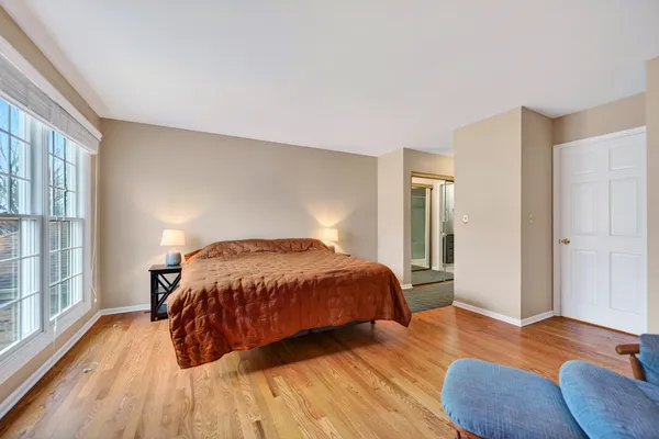 $530,000 | 1122 Creekside Drive, Wheaton, IL 60189