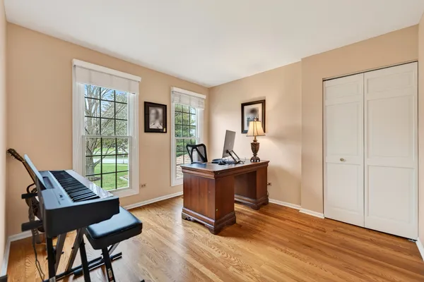 $530,000 | 1122 Creekside Drive, Wheaton, IL 60189