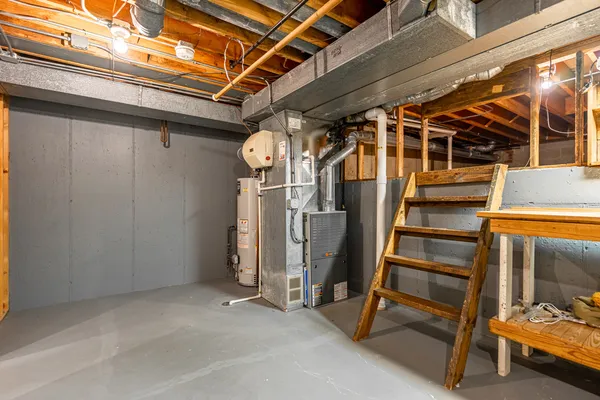 $530,000 | 1122 Creekside Drive, Wheaton, IL 60189