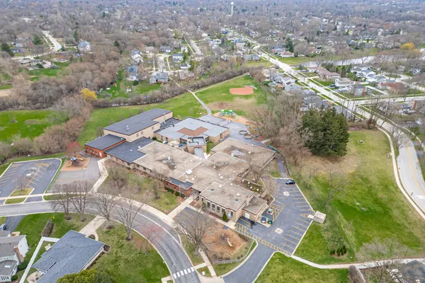 $530,000 | 1122 Creekside Drive, Wheaton, IL 60189