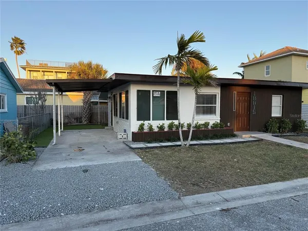 a view of a house with backyard and porch