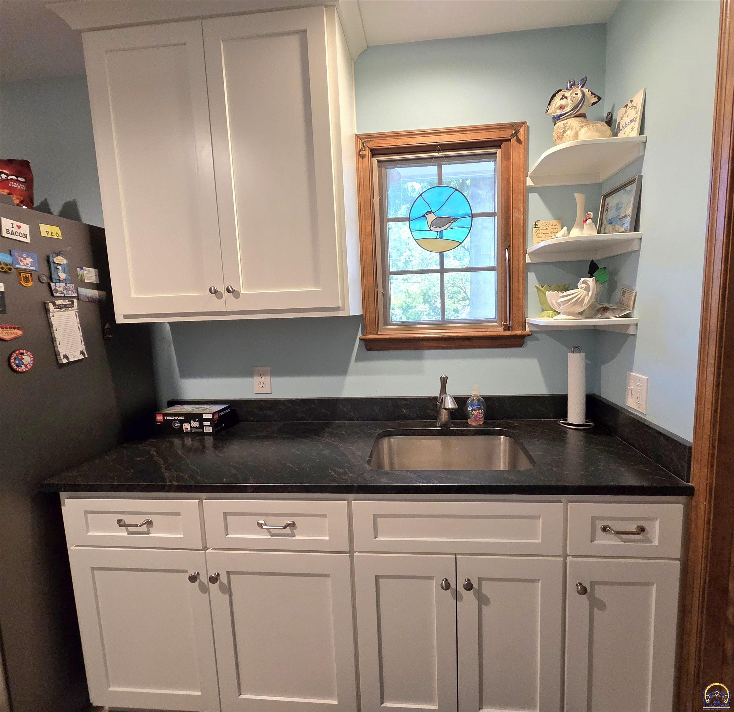 224 Southwest Fairlawn Road Topeka, KS 66606 - Photo 9 of 25