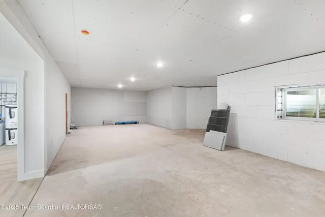 $895,000 | 65 Caribou Peak Loop, Etna, WY 83118