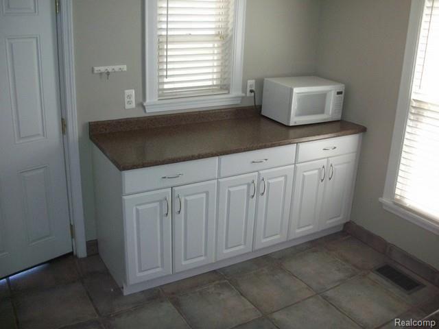 44752 Utica Road Utica, MI 48317 - Photo 3 of 39 109_2325 (Copy).jpg