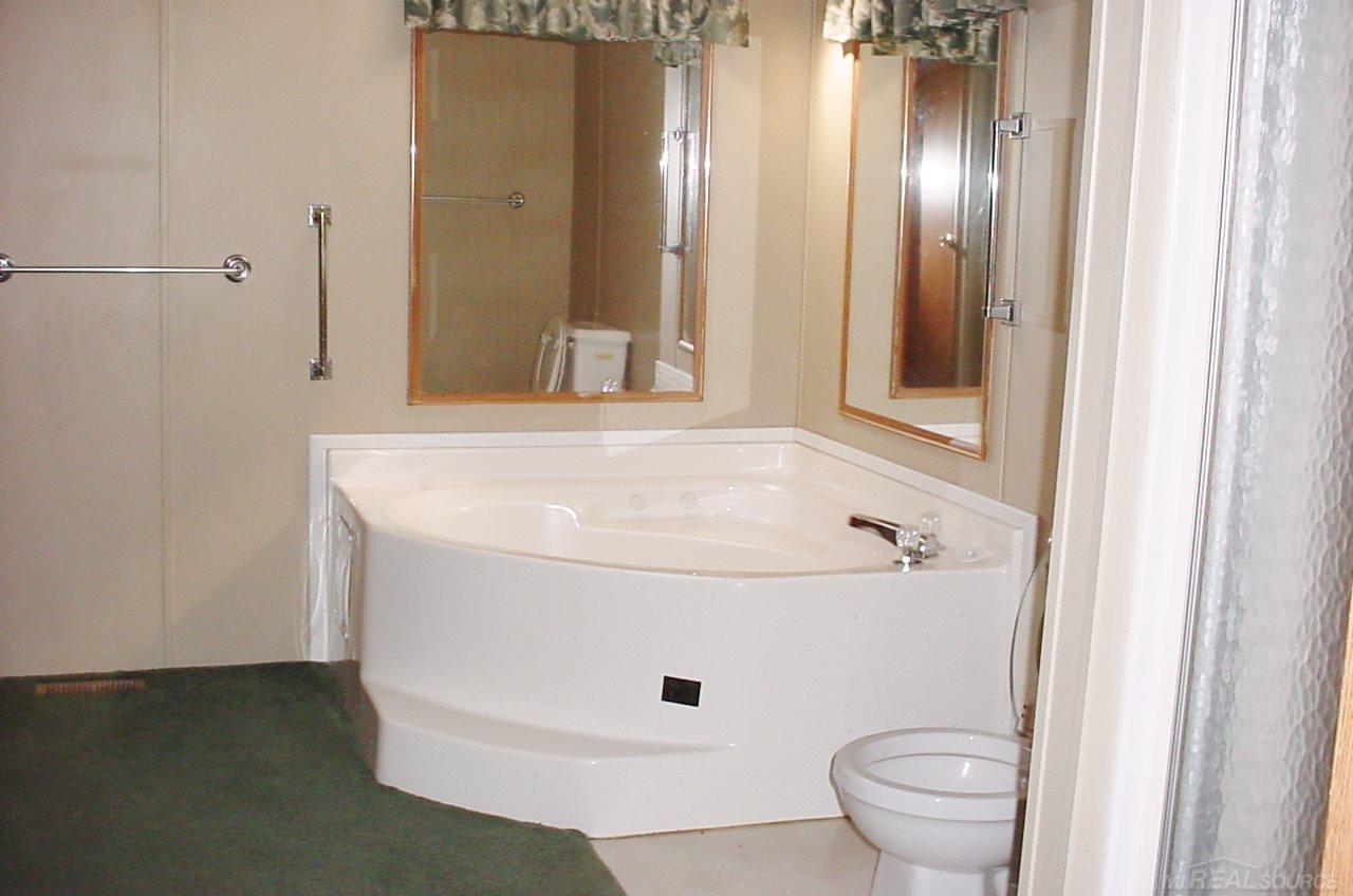 6453 Connell Road Yale, MI 48097 - Photo 9 of 37 31393672-8.JPG
