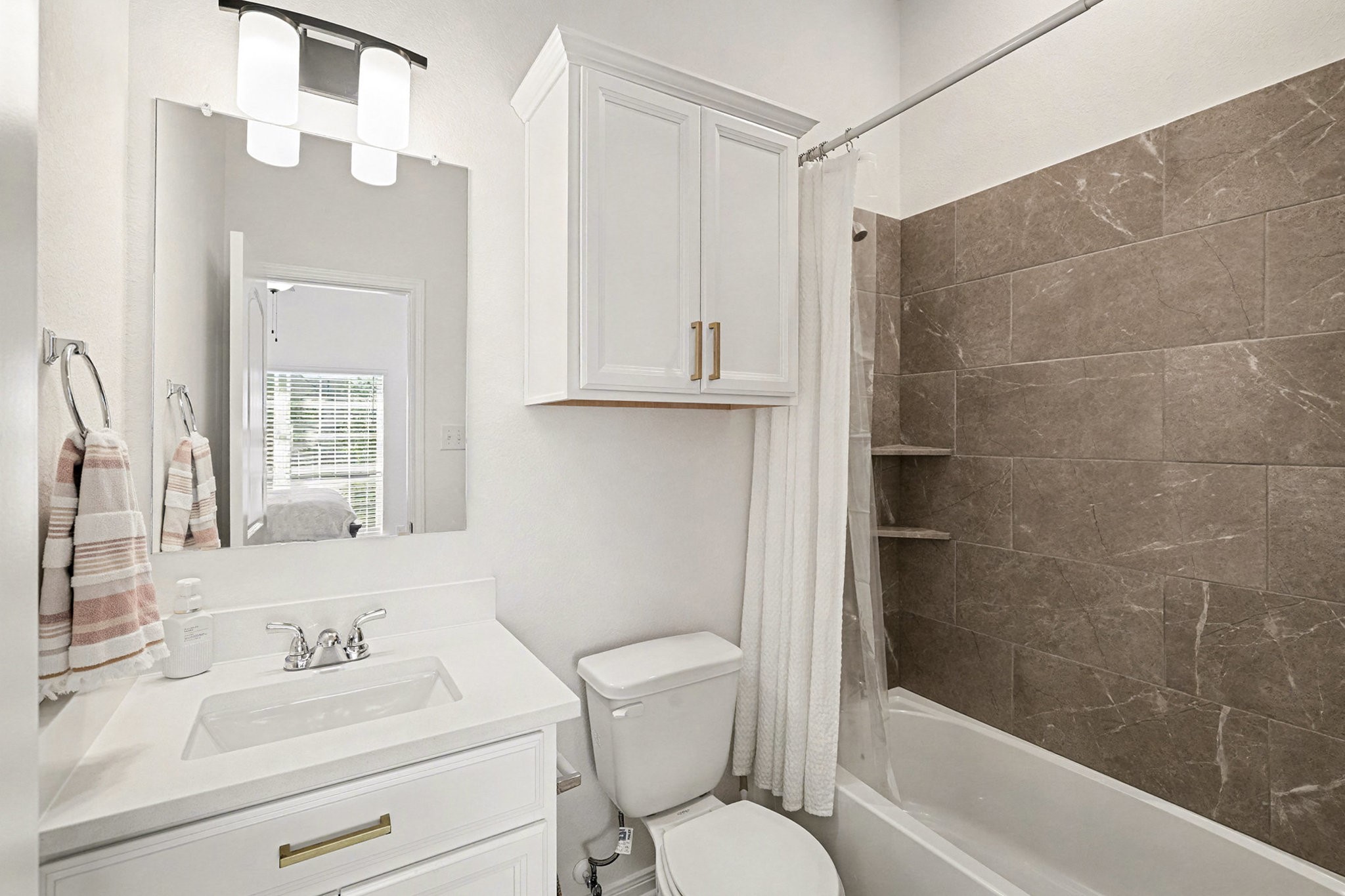 3309 Rolling View Court Conroe, TX 77301 - Photo 20 of 27 Private secondary bathroom with a combination tub and shower.