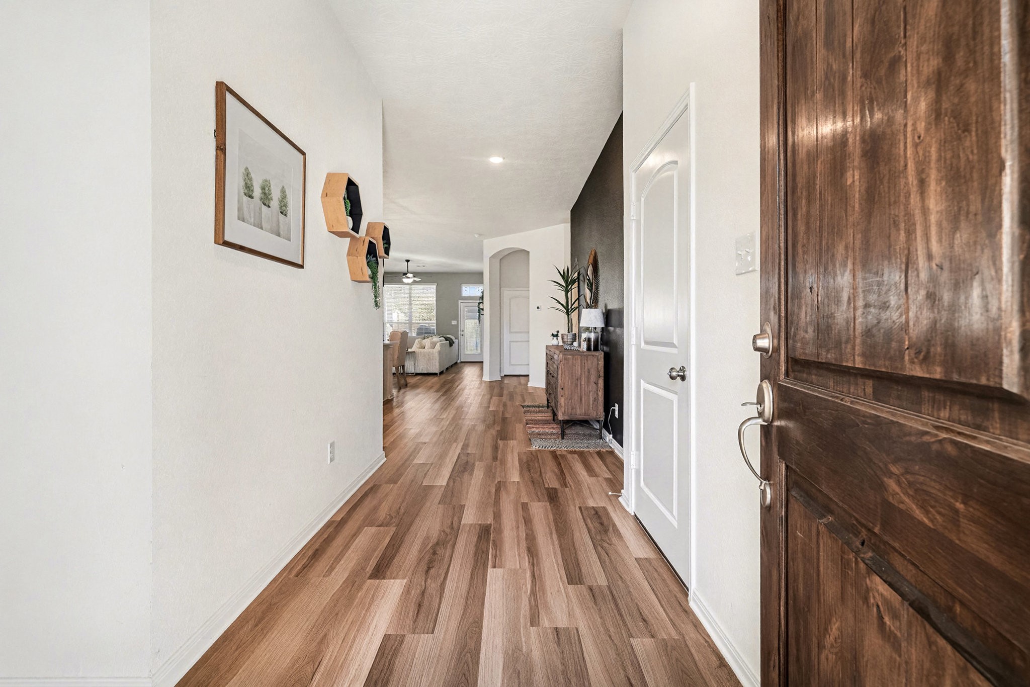 3309 Rolling View Court Conroe, TX 77301 - Photo 5 of 27 Welcoming entry featuring stylish flooring and seamless flow into the main living areas.