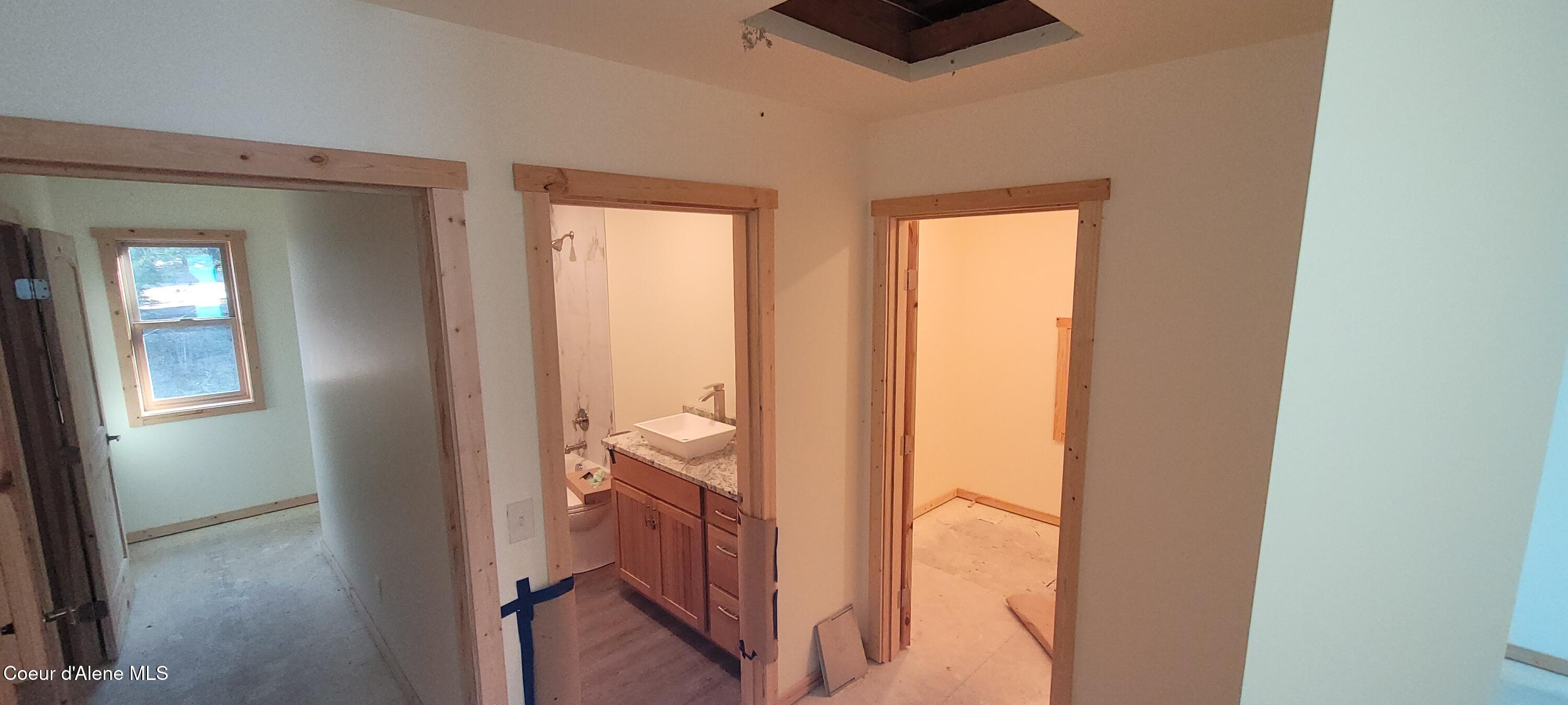 45 Waterside Lane Sagle, ID 83860 - Photo 18 of 33 Upper west 2nd level suite
