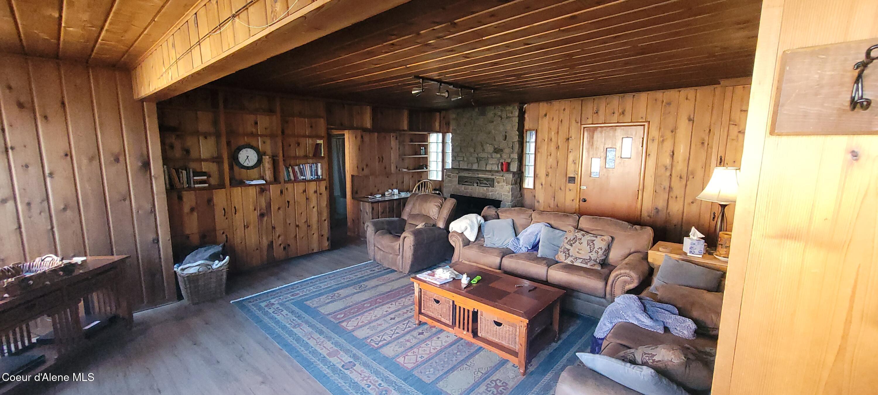 45 Waterside Lane Sagle, ID 83860 - Photo 32 of 33 Cabin living room