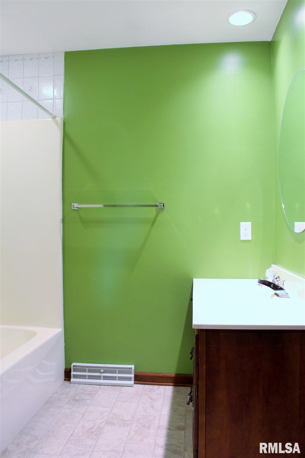 5520 Clemons Road Bettendorf, IA 52722 - Photo 20 of 37 Gallery Image 20