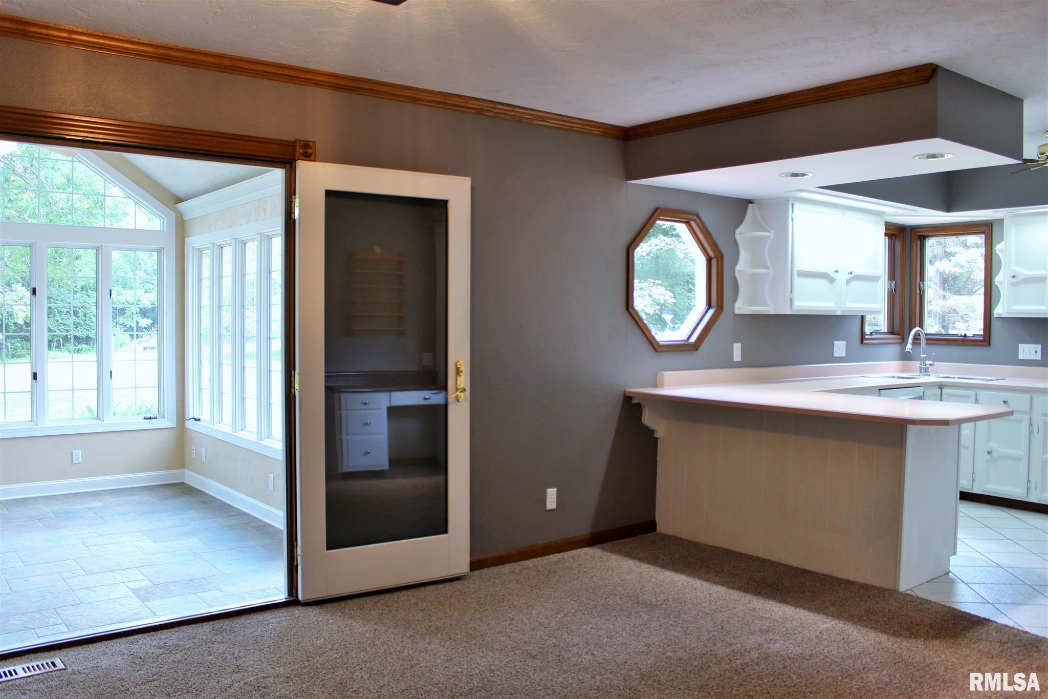 5520 Clemons Road Bettendorf, IA 52722 - Photo 5 of 37 Gallery Image 5