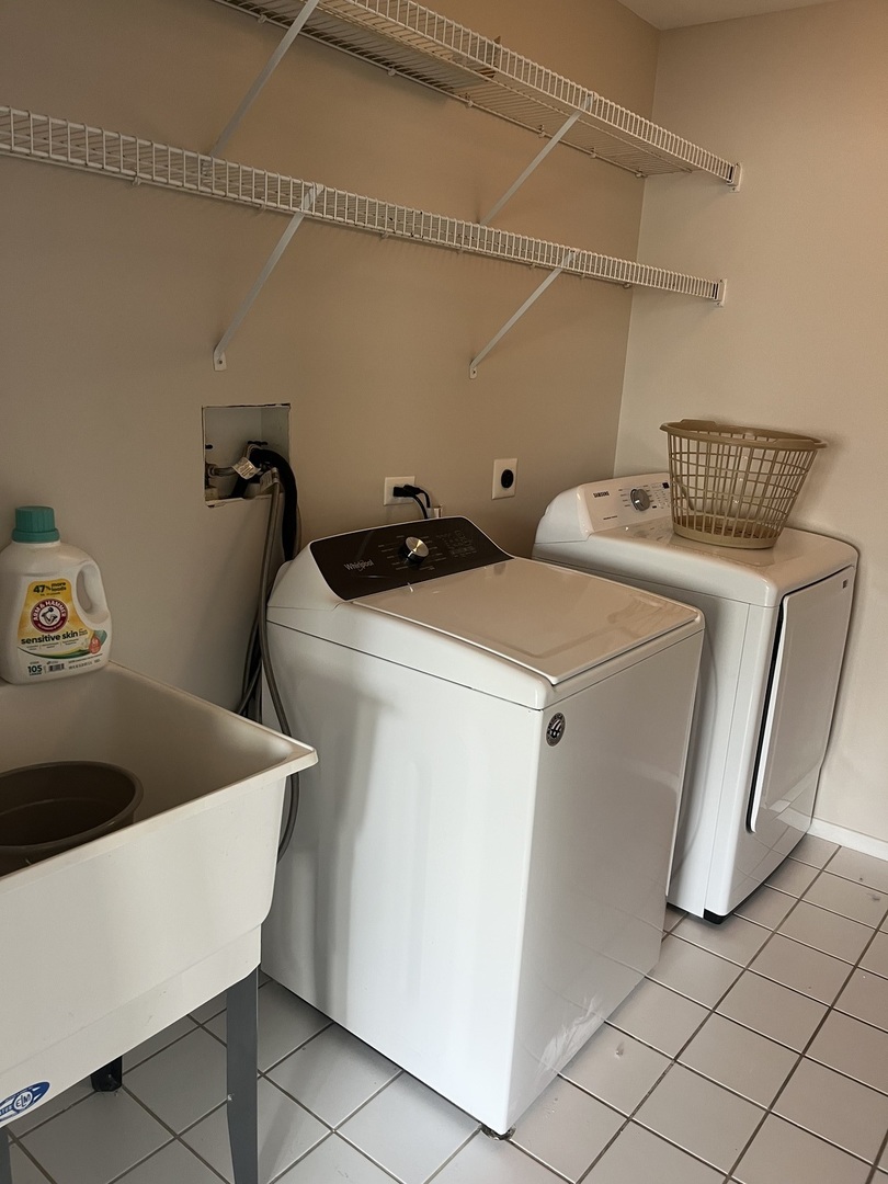 501 Kelburn Road Deerfield, IL 60015 - Photo 14 of 15 a utility room with dryer and washer