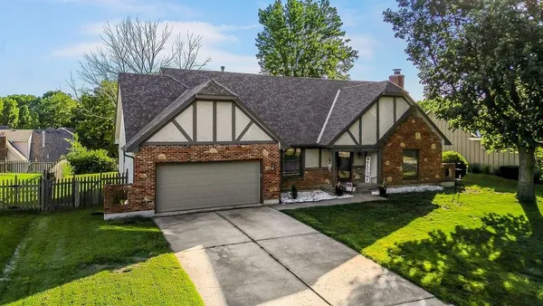 $319,999 | 1526 Northeast Florence Avenue, Lee's Summit, MO 64086