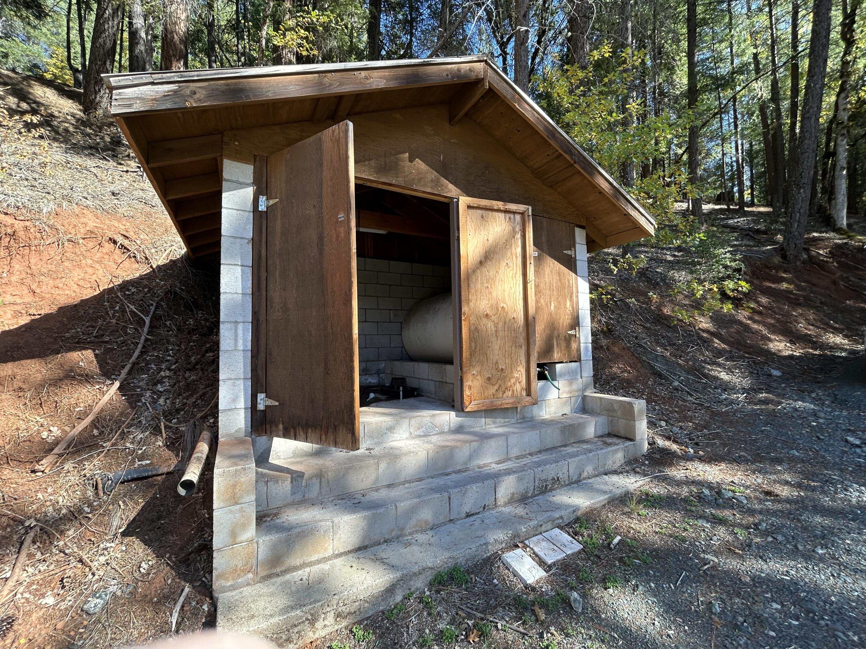 30 Bear Canyon Road Lewiston, CA 96052 - Photo 35 of 64 a front view of a house with garden