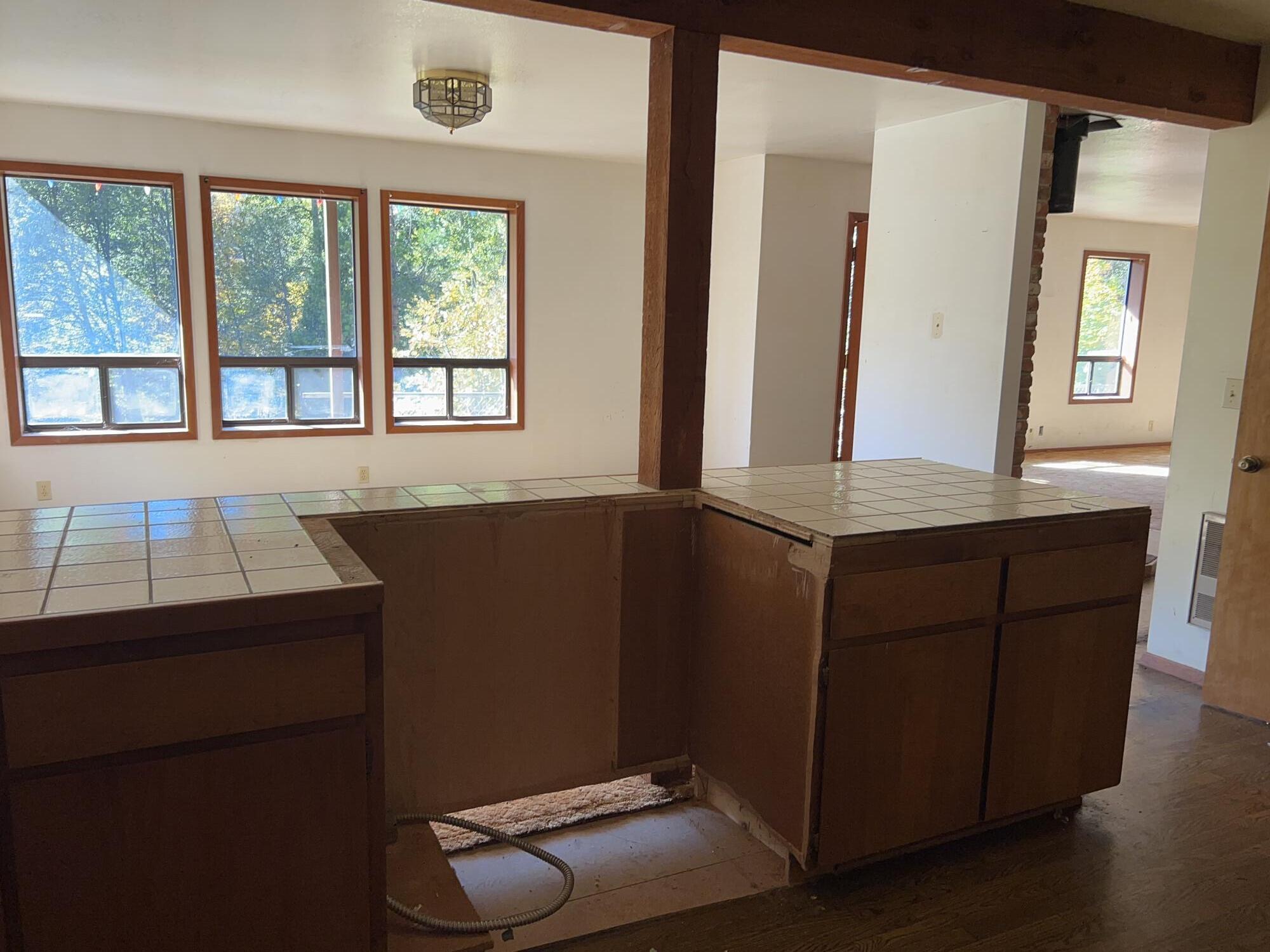 30 Bear Canyon Road Lewiston, CA 96052 - Photo 7 of 64 kitchen bar